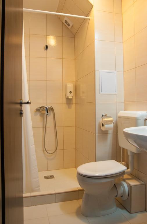 Hotel Pallone Balatonfured Bilik gambar