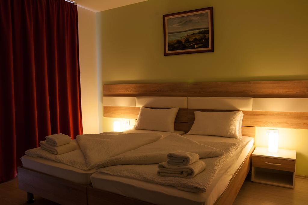 Hotel Pallone Balatonfured Bilik gambar
